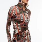 γυναικεία αθλητική μπλούζα με μακρύ μανίκι, κουκούλα και διάφορα σχέδια από την peace and chaos, mystic bloom fitted active zip hoodie with thumbholes