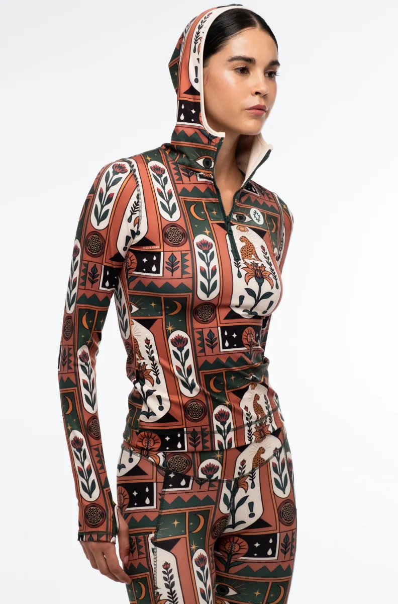 γυναικεία αθλητική μπλούζα με μακρύ μανίκι, κουκούλα και διάφορα σχέδια από την peace and chaos, mystic bloom fitted active zip hoodie with thumbholes