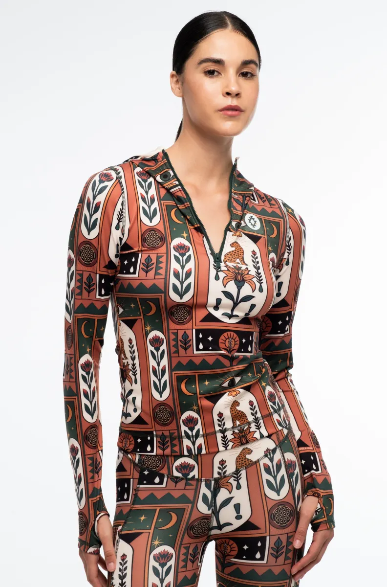 γυναικεία αθλητική μπλούζα με μακρύ μανίκι, κουκούλα και διάφορα σχέδια από την peace and chaos, mystic bloom fitted active zip hoodie with thumbholes