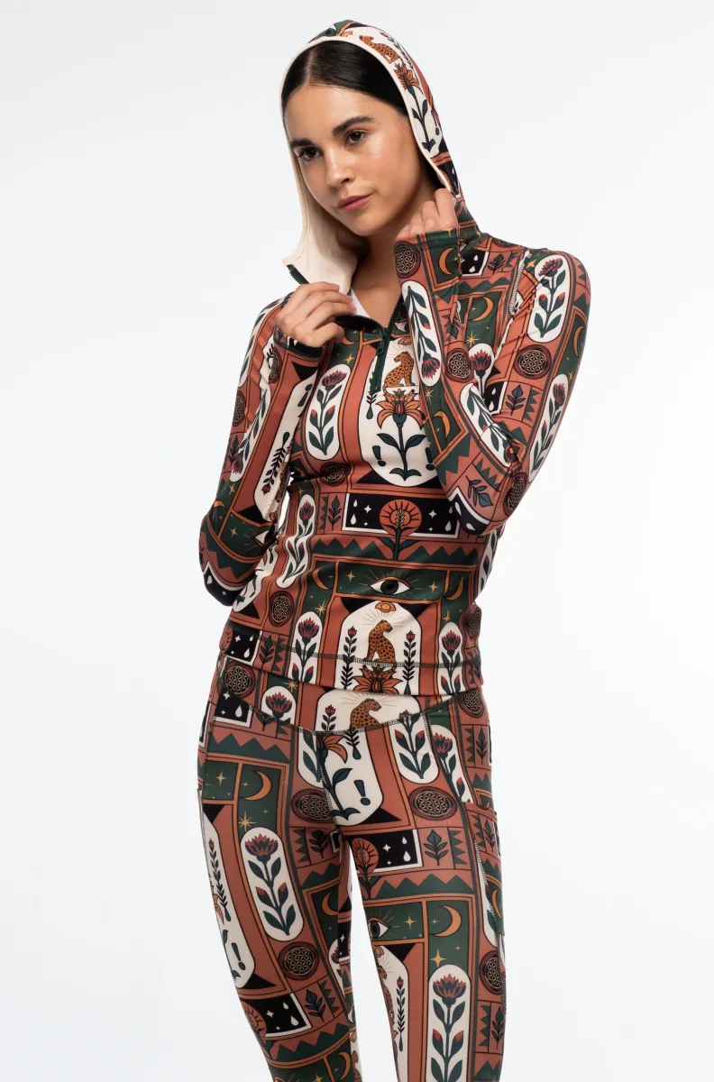 γυναικεία αθλητική μπλούζα με μακρύ μανίκι, κουκούλα και διάφορα σχέδια από την peace and chaos, mystic bloom fitted active zip hoodie with thumbholes