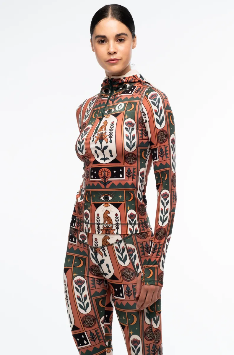 γυναικεία αθλητική μπλούζα με μακρύ μανίκι, κουκούλα και διάφορα σχέδια από την peace and chaos, mystic bloom fitted active zip hoodie with thumbholes