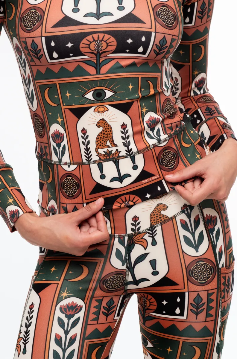 γυναικεία αθλητική μπλούζα με μακρύ μανίκι και διάφορα σχέδια από την peace and chaos, mystic bloom performance top