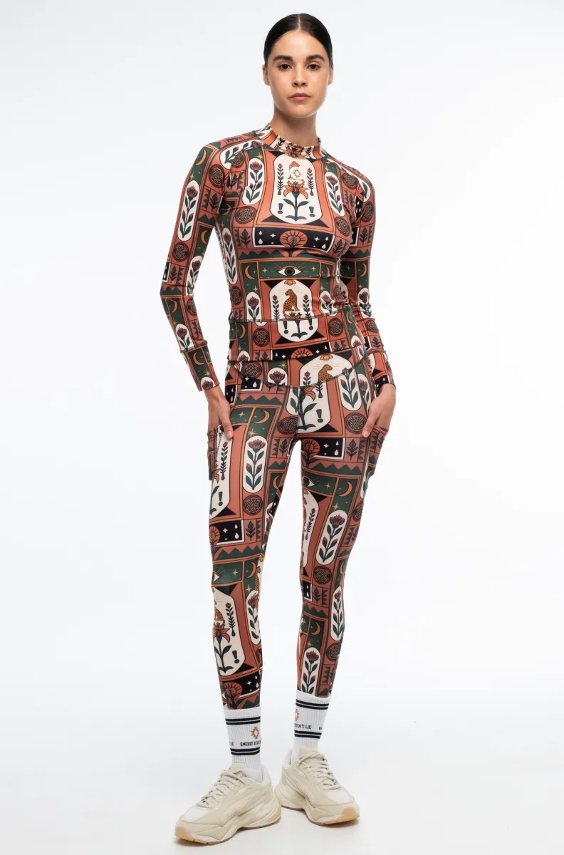 γυναικεία αθλητική μπλούζα με μακρύ μανίκι και διάφορα σχέδια από την peace and chaos, mystic bloom performance top