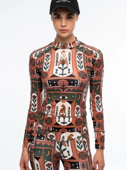 γυναικεία αθλητική μπλούζα με μακρύ μανίκι και διάφορα σχέδια από την peace and chaos, mystic bloom performance top