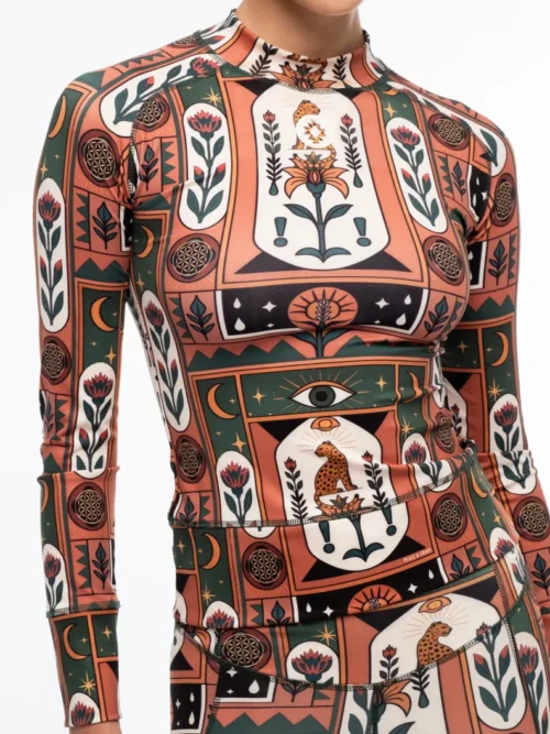 γυναικεία αθλητική μπλούζα με μακρύ μανίκι και διάφορα σχέδια από την peace and chaos, mystic bloom performance top