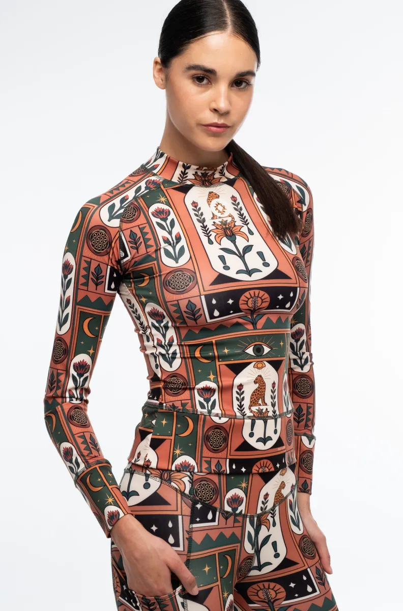 γυναικεία αθλητική μπλούζα με μακρύ μανίκι και διάφορα σχέδια από την peace and chaos, mystic bloom performance top