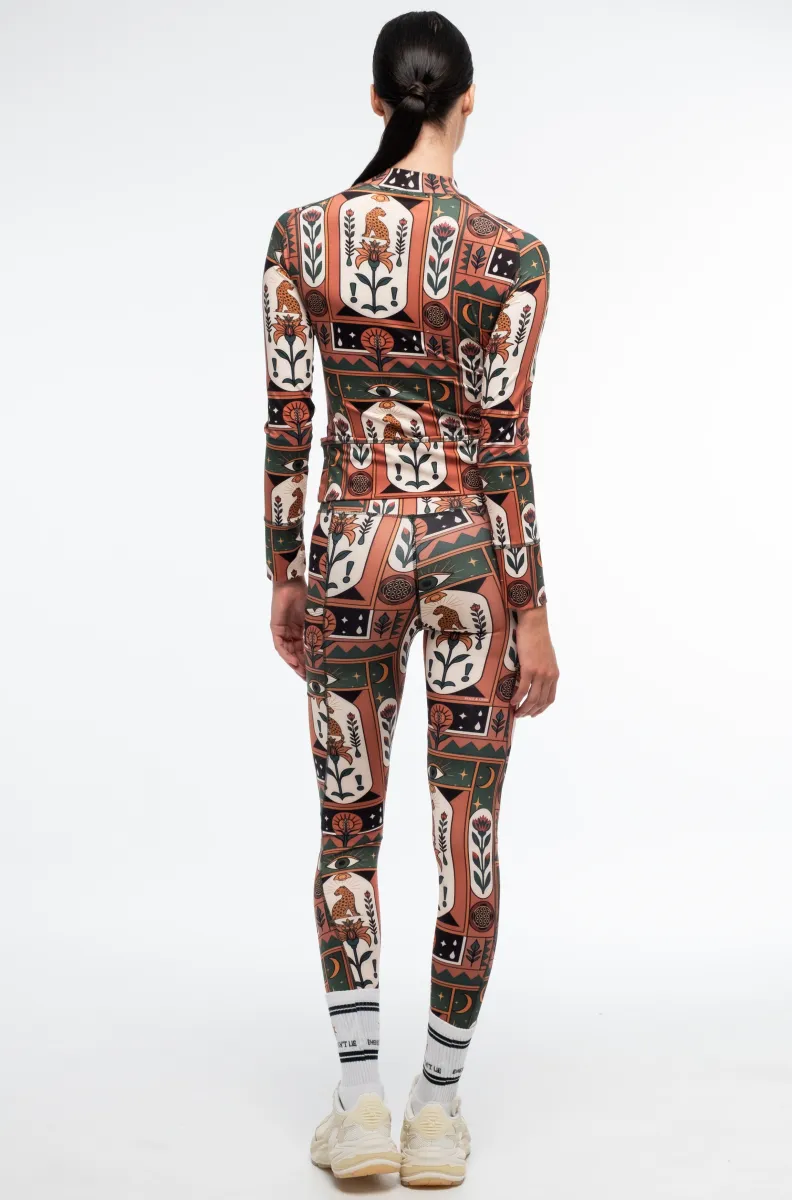 γυναικεία αθλητική μπλούζα με μακρύ μανίκι και διάφορα σχέδια από την peace and chaos, mystic bloom performance top