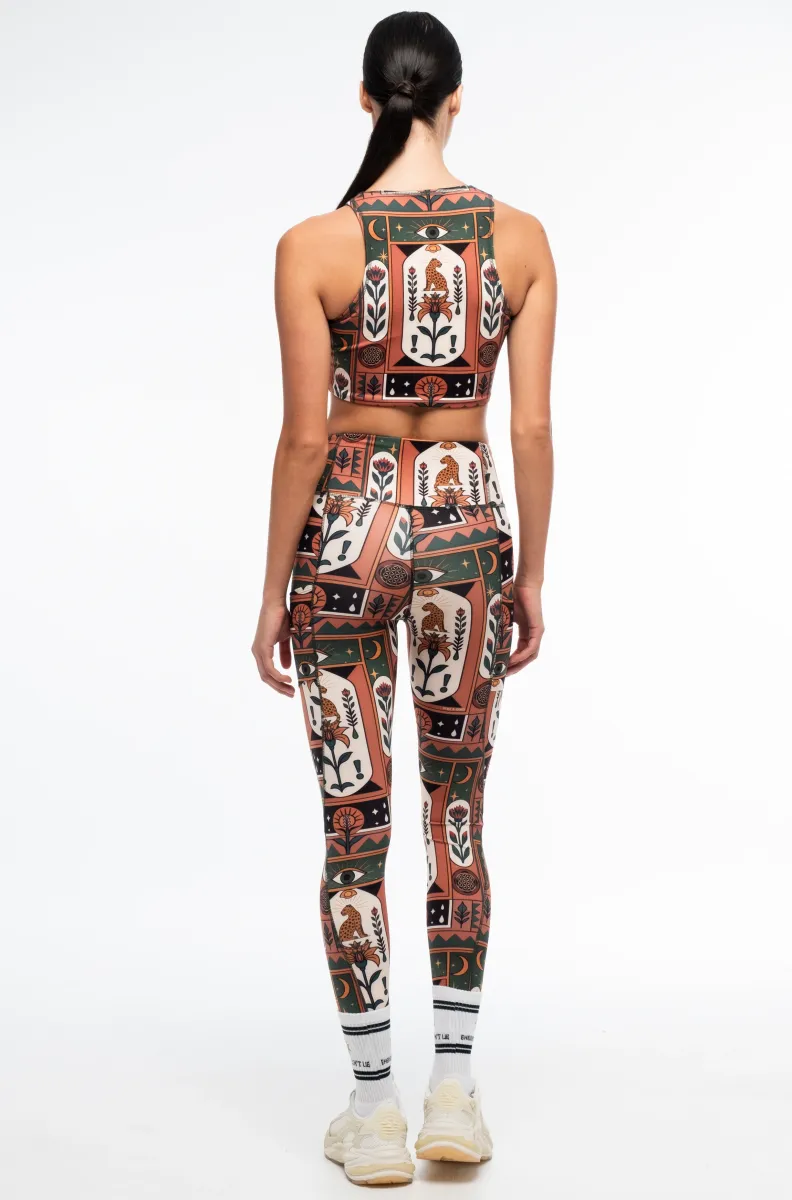 γυναικείο κολάν με τσέπες και διάφορα σχέδια από την peace and chaos, mystic bloom sports leggings with pockets