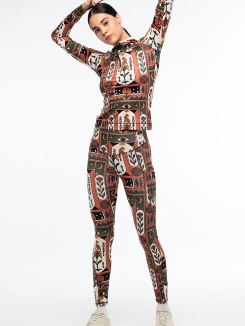 γυναικείο κολάν με τσέπες και διάφορα σχέδια από την peace and chaos, mystic bloom sports leggings with pockets