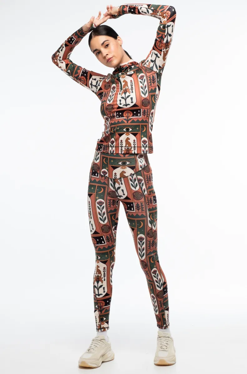 γυναικείο κολάν με τσέπες και διάφορα σχέδια από την peace and chaos, mystic bloom sports leggings with pockets