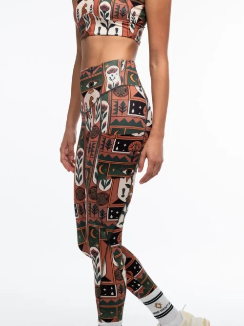 γυναικείο κολάν με τσέπες και διάφορα σχέδια από την peace and chaos, mystic bloom sports leggings with pockets