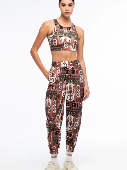 γυναικείο παντελόνι φόρμας με διάφορα σχέδια από την peace and chaos, mystic bloom training pants