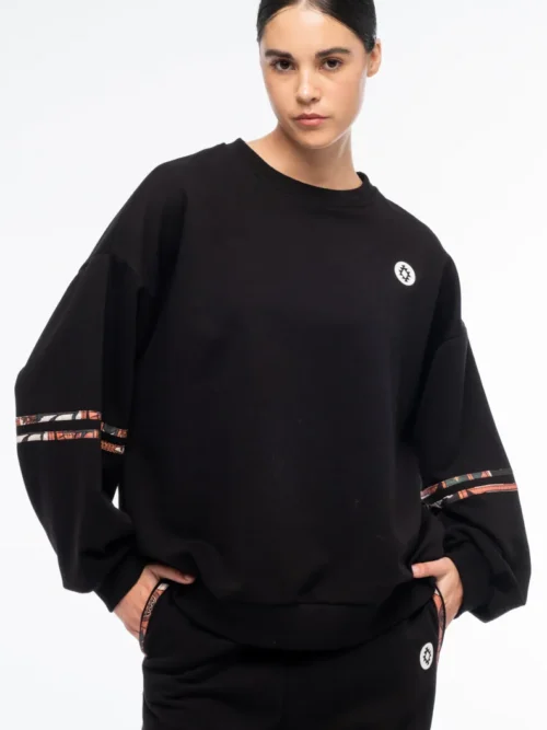 γυναικείο φούτερ σε μαύρο χρώμα από την peace and chaos, panther sweatshirt