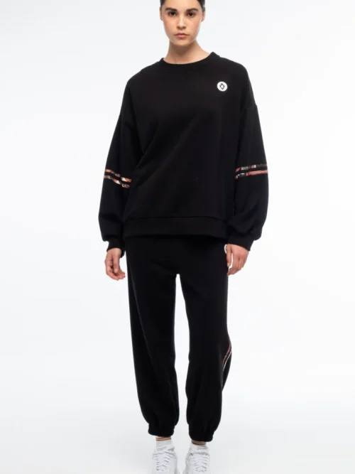 γυναικείο φούτερ σε μαύρο χρώμα από την peace and chaos, panther sweatshirt