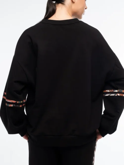 γυναικείο φούτερ σε μαύρο χρώμα από την peace and chaos, panther sweatshirt