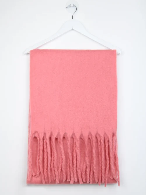 κασκόλ σε ροζ χρώμα με κρόσια από την 24colours, scarf in pink