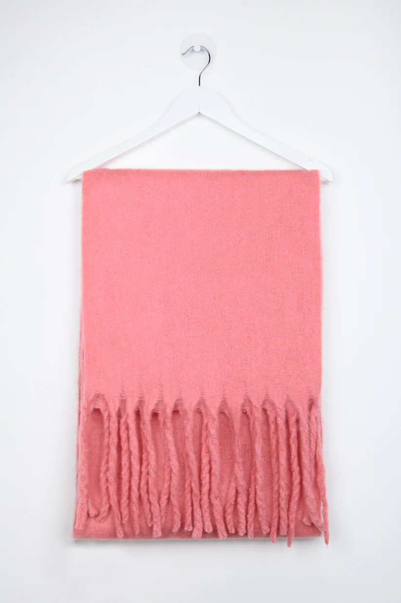 κασκόλ σε ροζ χρώμα με κρόσια από την 24colours, scarf in pink