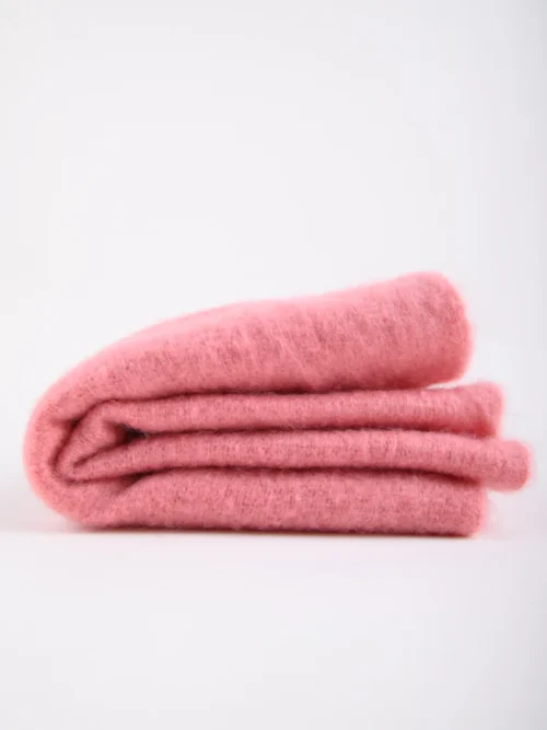 κασκόλ σε ροζ χρώμα με κρόσια από την 24colours, scarf in pink