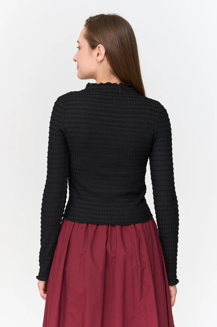 γυναικεία μαύρη μπλούζα με υφή από την 24colours, womens long sleeve top black
