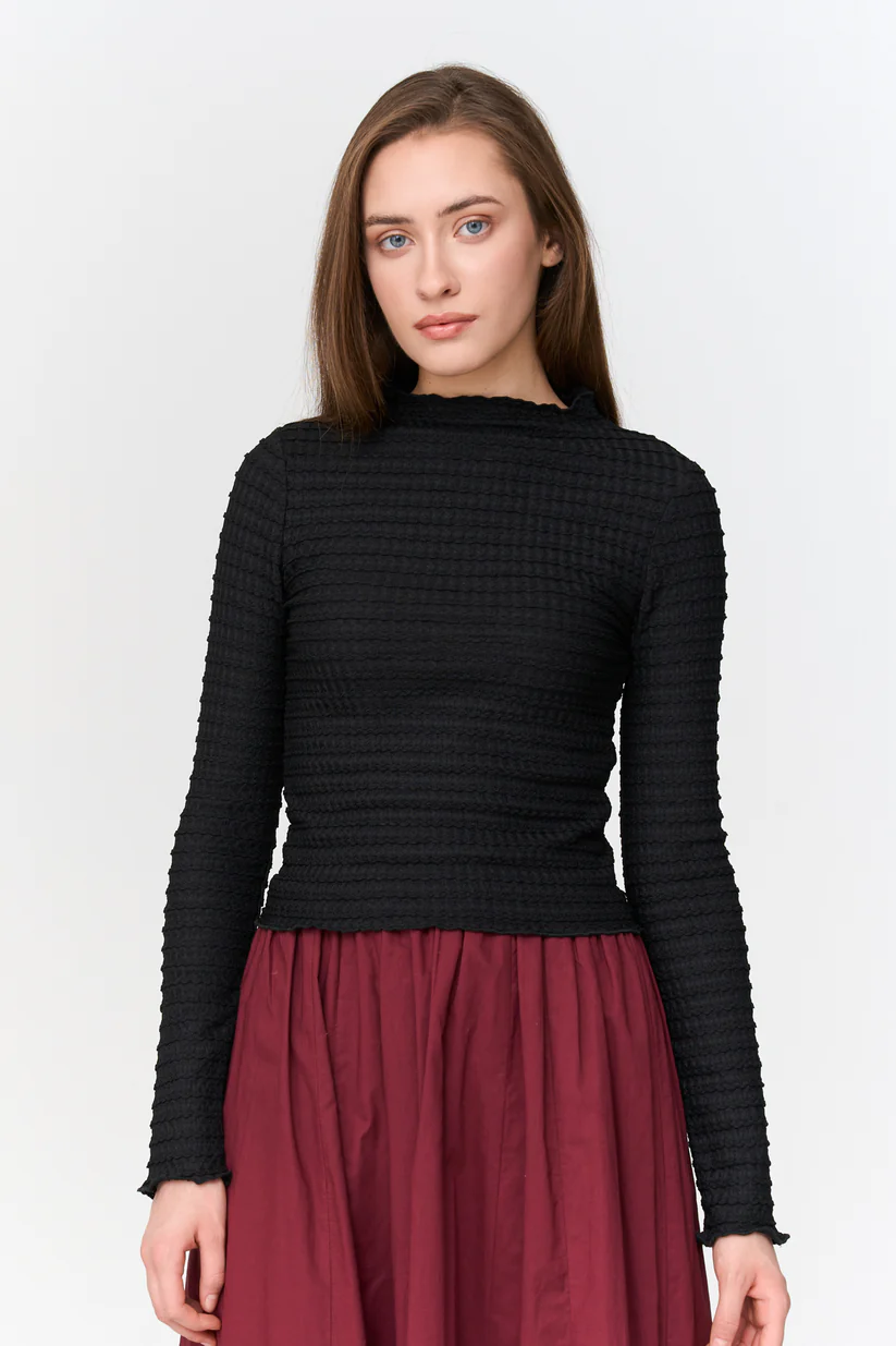 γυναικεία μαύρη μπλούζα με υφή από την 24colours, womens long sleeve top black