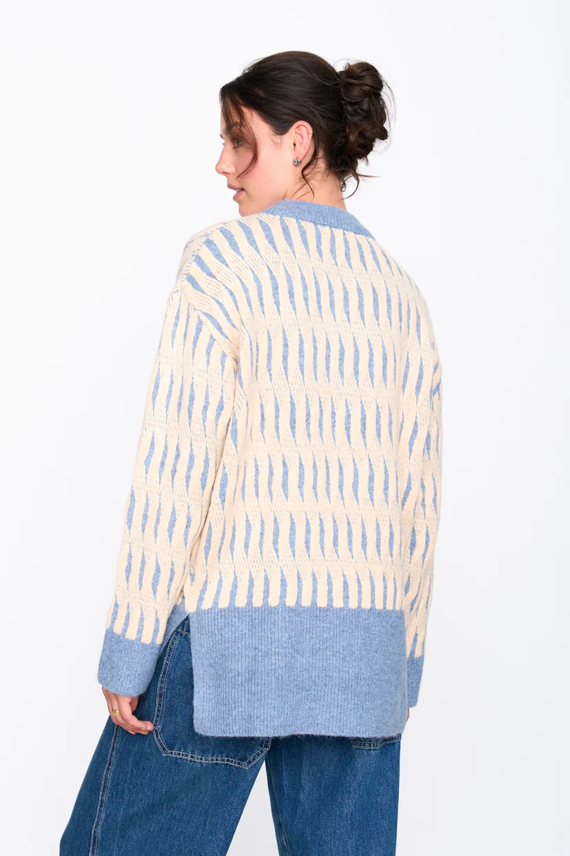 γυναικείο πλεκτή μπλούζα με μπλε και μπεζ αποχρώσεις από την 24colours, womens patterned sweater blue beige