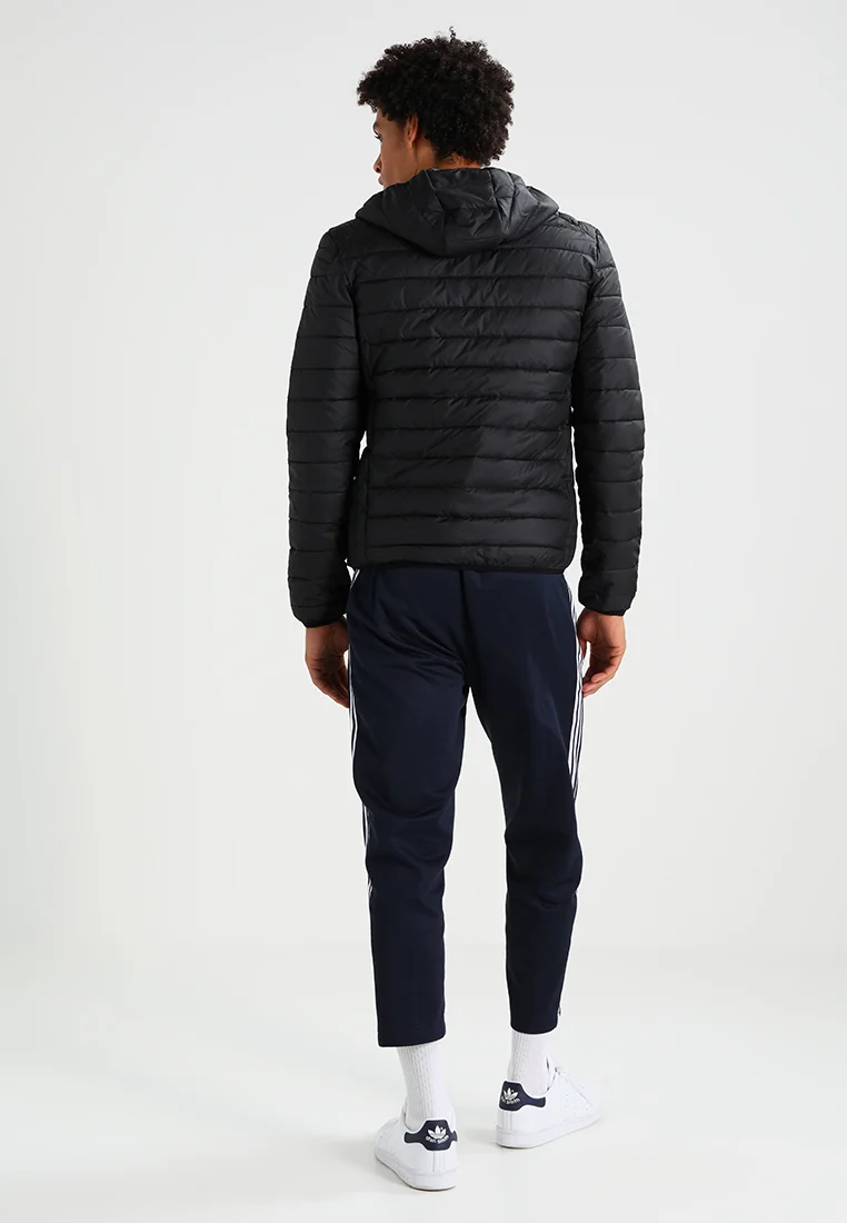 ανδρικό μπουφάν σε μαύρο χρώμα από την ellesse, lombardy padded jacket