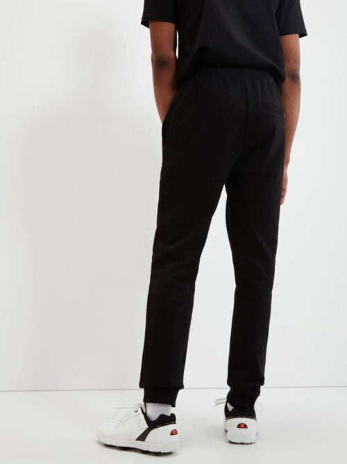 ανδρική φόρμα παντελόνι σε μαύρο χρώμα από την ellesse, cravo 2 joggers