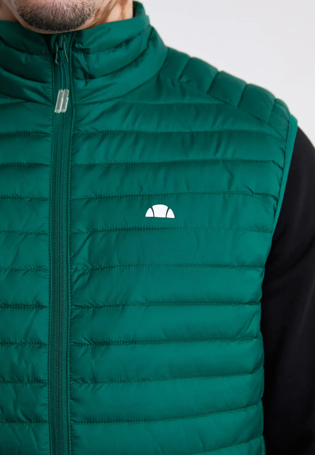 ανδρικό γιλέκο σε σκούρο πράσινο χρώμα από την ellesse, pal padded gilet
