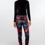 γυναικείο κολάν με μαύρο φόντο και διάφορα σχέδια από την peace and chaos, chronicle leggings velvet