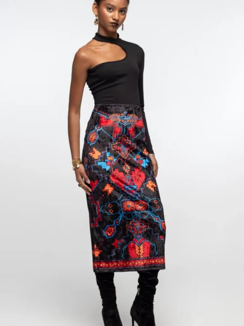 γυναικεία φούστα σε βελούδινη υφή και με ιδιαίτερο σχέδιο από την peace and chaos, chronicle midi skirt velvet