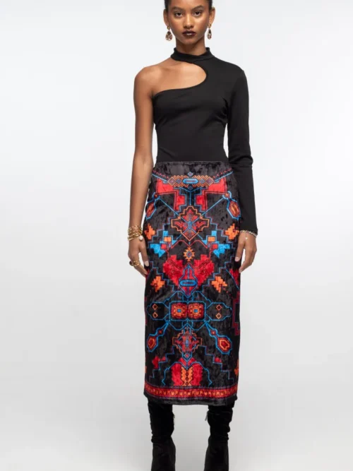 γυναικεία φούστα σε βελούδινη υφή και με ιδιαίτερο σχέδιο από την peace and chaos, chronicle midi skirt velvet