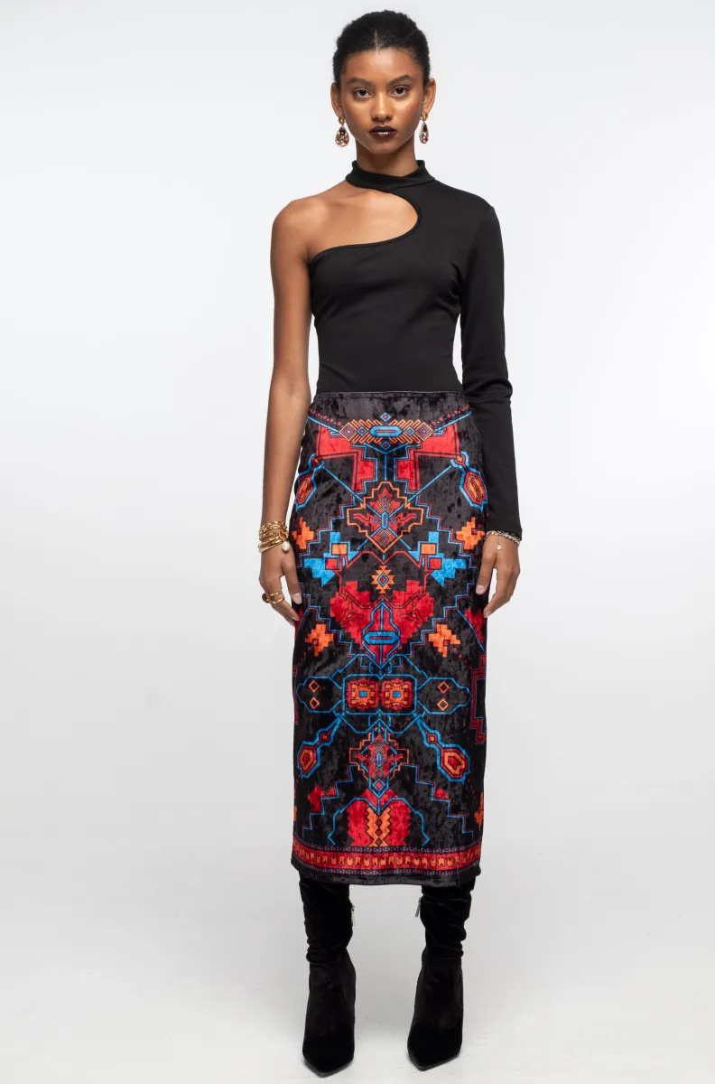 peace-and-chaos-chronicle-midi-skirt-velvet2 γυναικεία φούστα σε βελούδινη υφή και με ιδιαίτερο σχέδιο από την peace and chaos, chronicle midi skirt velvet