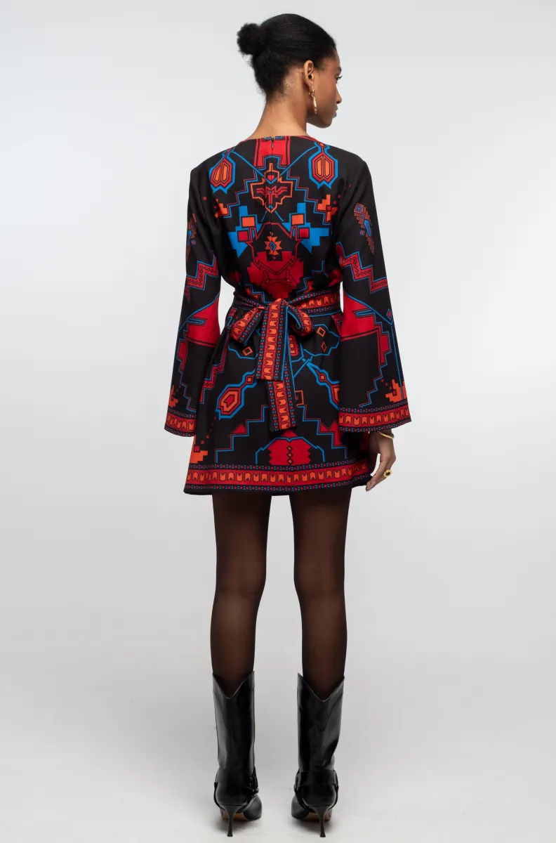 γυναικείο κοντό φόρεμα με διάφορα μοτίβα από την peace and chaos, chronicle short dress