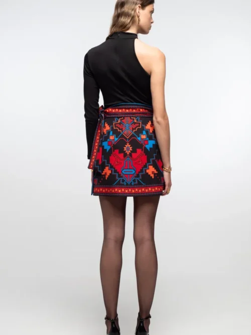 γυναικεία κοντή φούστα με ιδιαίτερο σχέδιο από την peace and chaos, chronicle wrap skirt