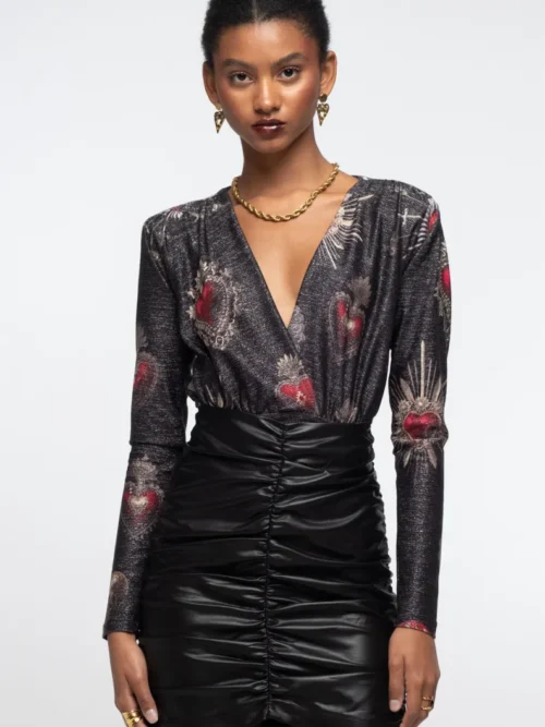 γυναικεία δερμάτινη φούστα σε μαύρο χρώμα από την Peace and chaos, ebony mini skirt