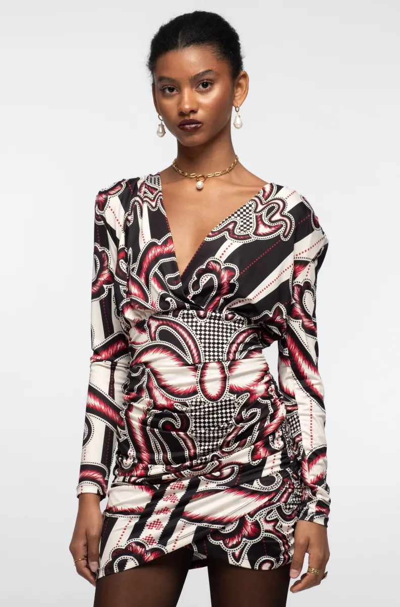 γυναικείο κοντό φόρεμα με ιδιαίτερο σχέδιο από την peace and chaos, lyrical short dress