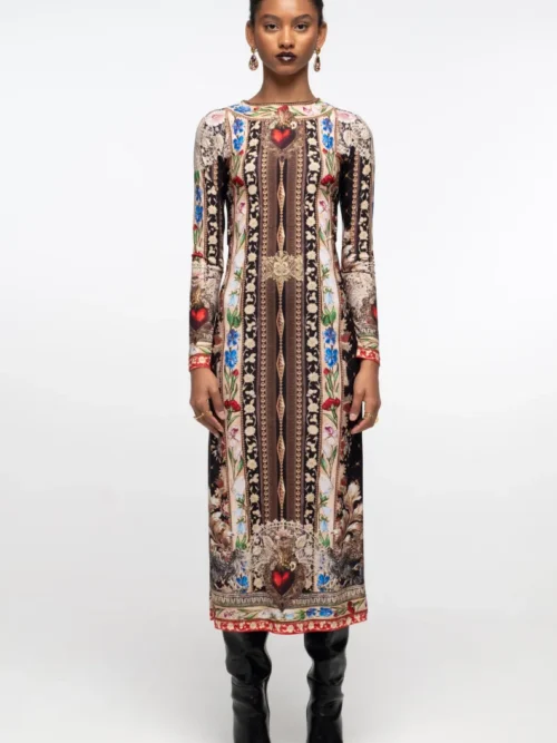 γυναικείο μακρύ φόρεμα από βελούδο με ανοιχτή πλάτη και με ιδιαίτερα σχέδια από την peace and chaos, opulence dress