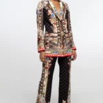 γυναικείο βελούδινο παντελόνι με διάφορα σχέδια σε μαύρο φόντο από την Peace and chaos, opulence pants