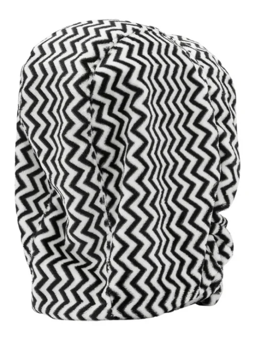 γυναικεία γούνινη κουκούλα με ασπρόμαυρο σχέδιο από την volcom, dang hood