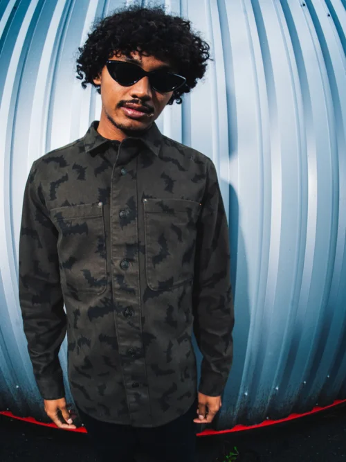 πουκάμισο σε γκρι χρώμα και με μαύρα σχέδια από την volcom, jj villard shirt