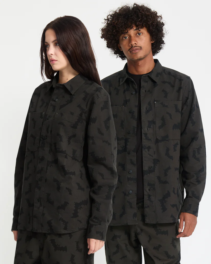 πουκάμισο σε γκρι χρώμα και με μαύρα σχέδια από την volcom, jj villard shirt