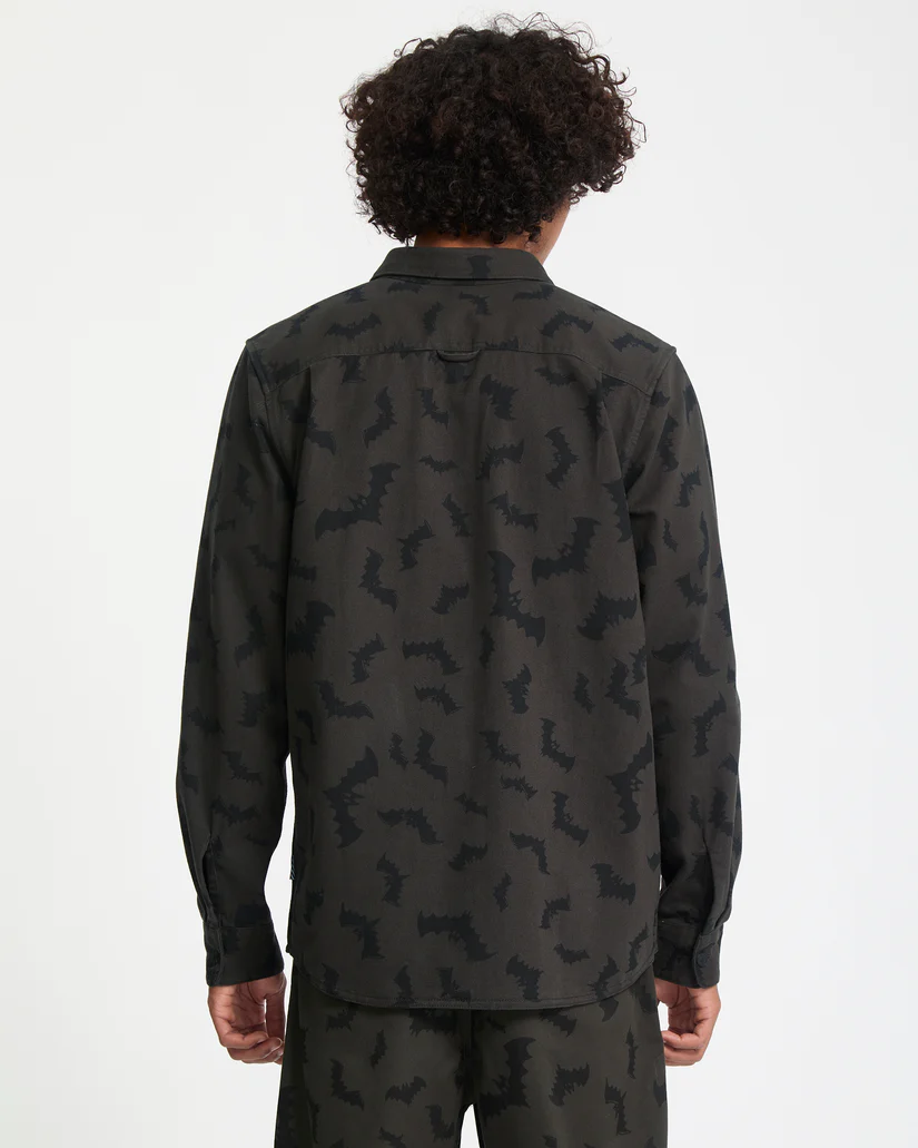 πουκάμισο σε γκρι χρώμα και με μαύρα σχέδια από την volcom, jj villard shirt