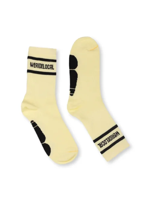 κάλτσες σε κίτρινο χρώμα από την we ride local, division banana socks