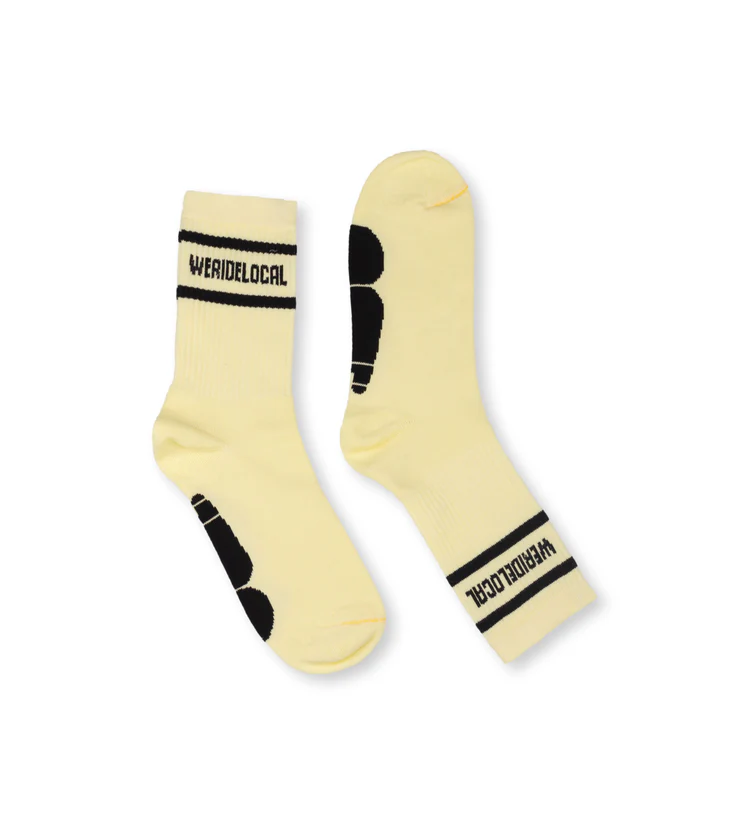 we-ride-local-division-banana-socks κάλτσες σε κίτρινο χρώμα από την we ride local, division banana socks