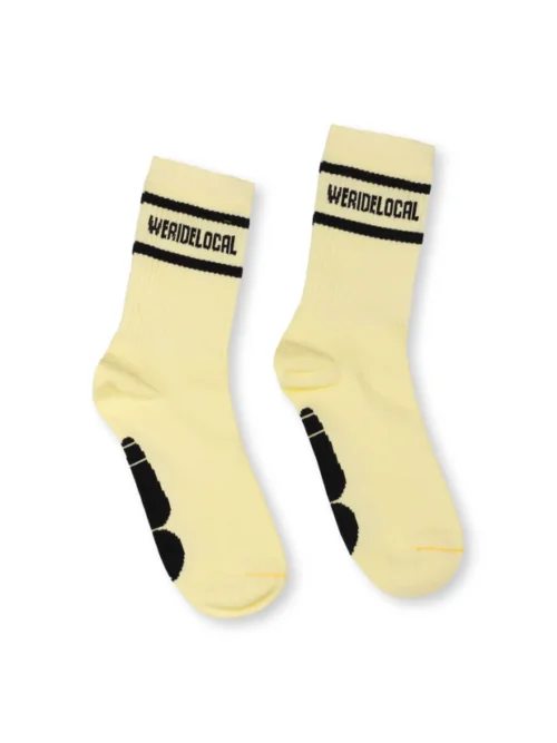 κάλτσες σε κίτρινο χρώμα από την we ride local, division banana socks