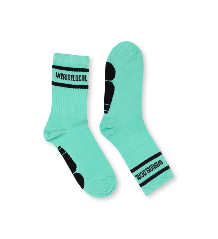 κάλτσες σε τρικουάζ χρώμα από την we ride local, division mint socks