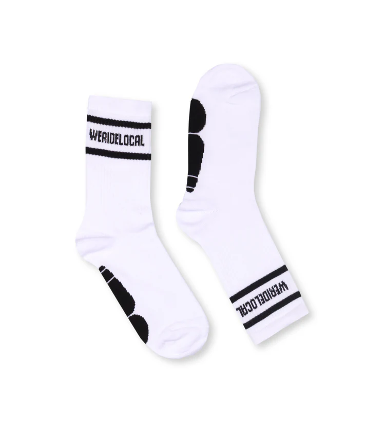 κάλτσες σε λευκό χρώμα από την we ride local, division white socks