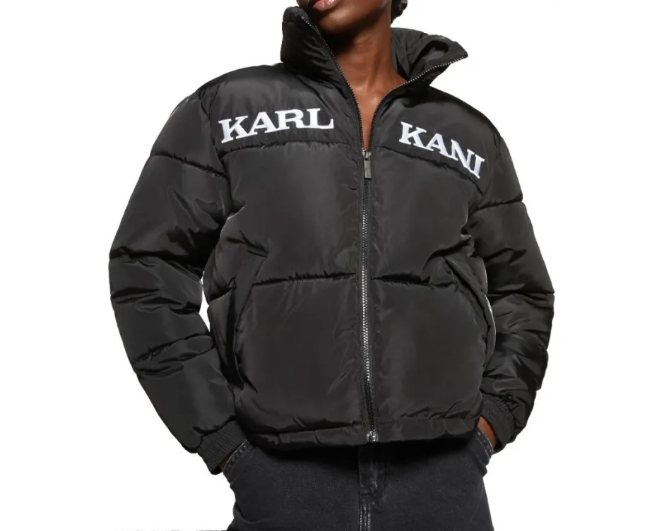 γυναικείο φουσκωτό μπουφάν σε μαύρο χρώμα με επιγραφή στο μπροστινό μέρος από την karl kani, retro puffer jacket