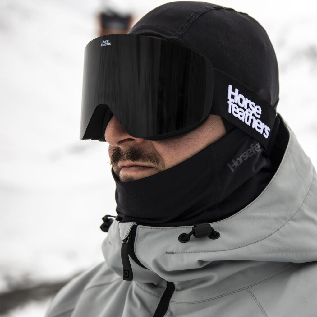 ανδρική κουκούλα σε μαύρο χρώμα από την horsefeathers, tundra under helmet face mask