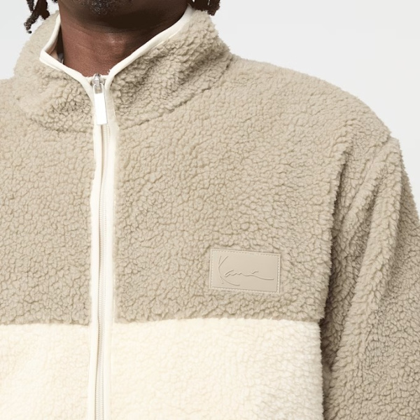 γούνινη ζακέτα με διχρωμία σε μπεζ και άσπρο χρώμα από την karl kani, signature rubber patch teddy zip jacket